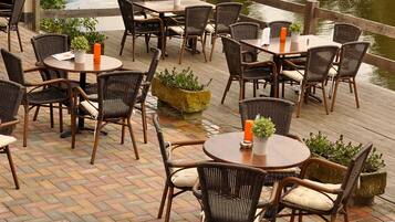 Lunch and dinner served, local and international cuisine