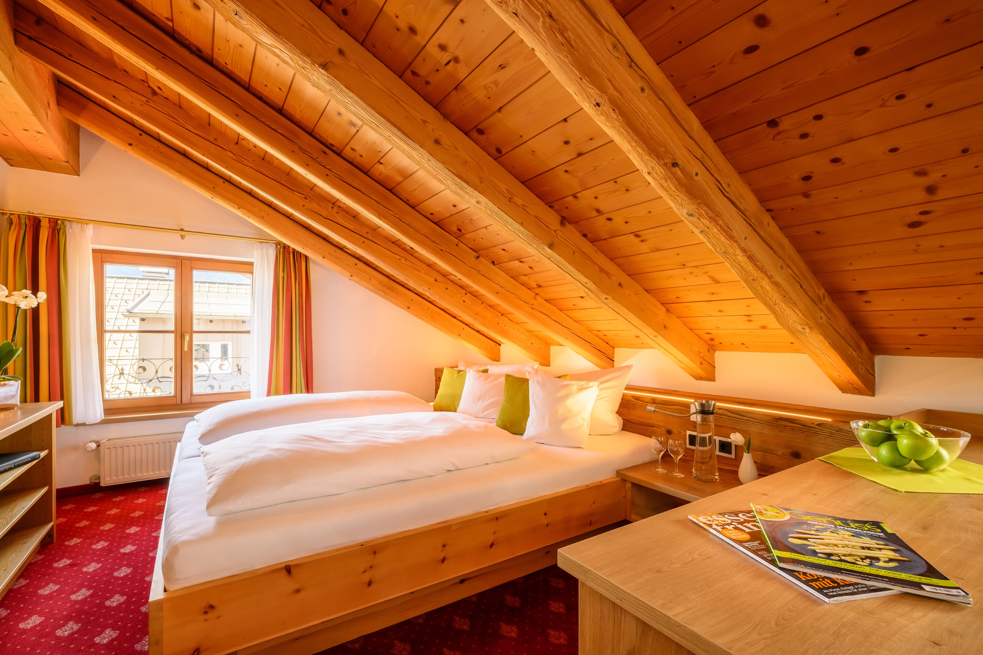 Chambre Double Confort, 1 très grand lit et 1 canapé-lit