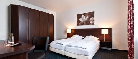 Literie hypoallergénique, bureau, rideaux occultants