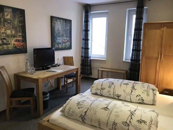 غرفة مزدوجة | ملاءات للفراش لا تسبب الحساسية وبديكورات فريدة لكل غرفة ومكتب