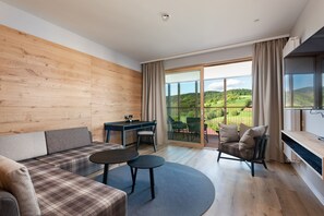 Luksussuite | Oppholdsområde | Flatskjerm-TV og leker