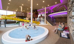 3 indoor pools, 3 outdoor pools, pool umbrellas, pool loungers - Familotel Schreinerhof (Schoenberg)