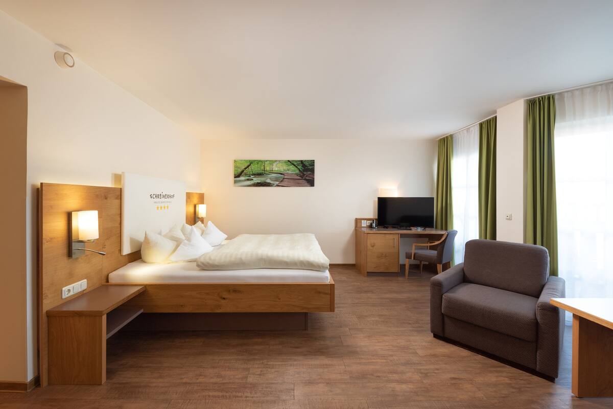 Literie hypoallergénique, minibar, coffres-forts dans les chambres