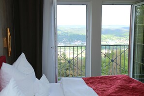 Quarto casal luxo | Área de estar | TV de tela plana