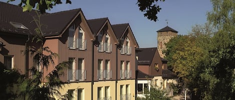 Vista frontal de la propiedad