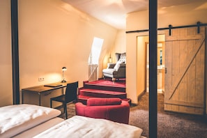 1 bedroom, in-room safe, desk, soundproofing