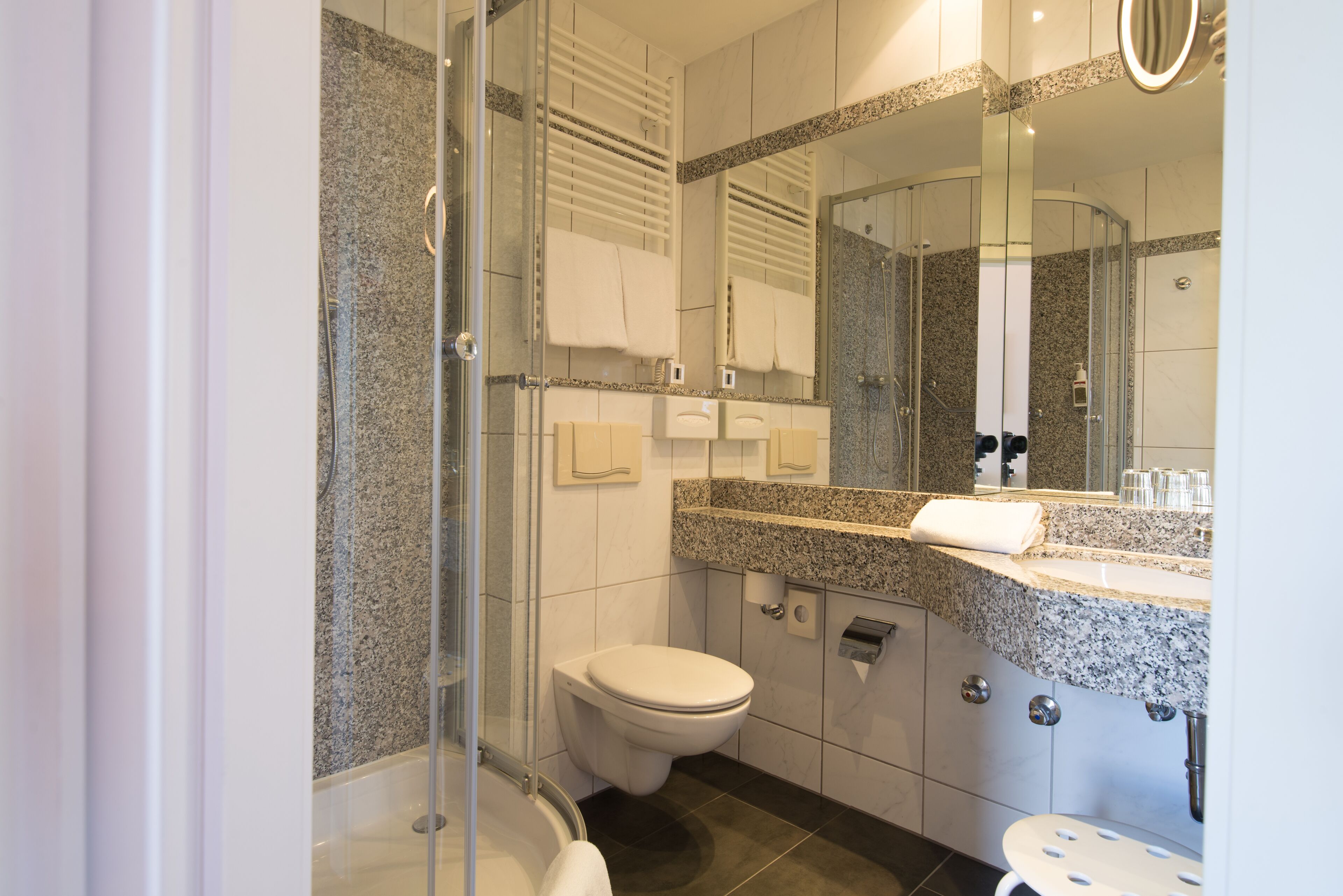 standard single room | bathroom | free toiletries, hair dryer, towels