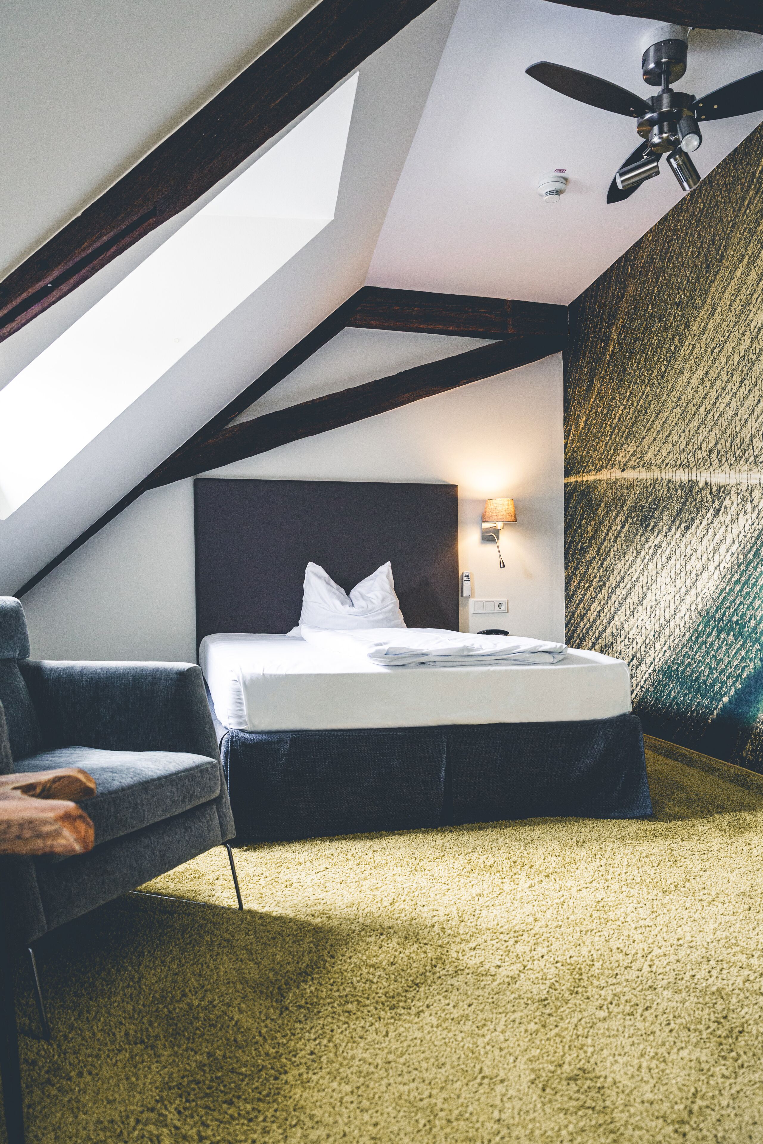 jung und verliebt (french double bed) | 1 bedroom, in-room safe, desk, soundproofing