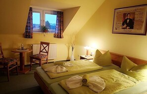 Soundproofing, iron/ironing board, rollaway beds, free WiFi - Landhotel Peters (Wustrow)