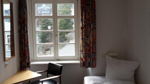 Cots/infant beds, free WiFi, bed sheets