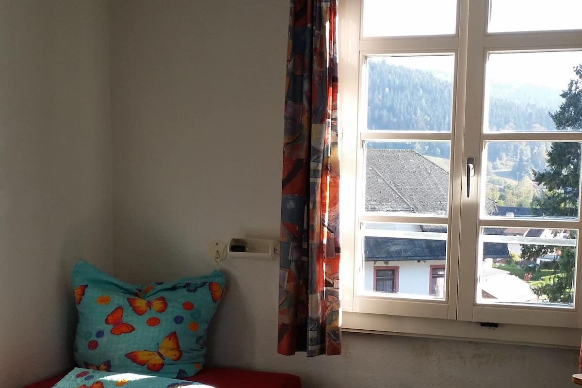 Kamar Triple | Tempat tidur bayi (biaya tambahan), Wi-Fi gratis, dan seprai linen