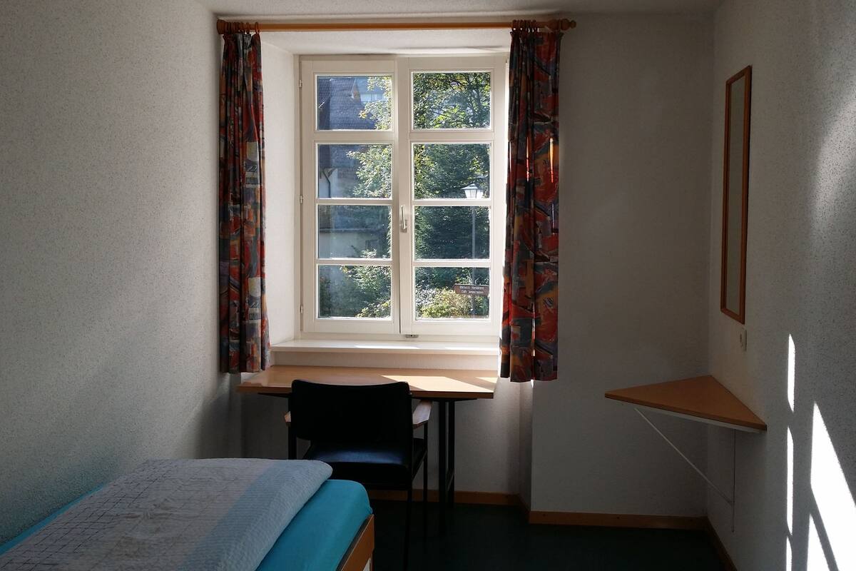 Standard Single Room | Cribs (surcharge), WiFi (free), bed sheets