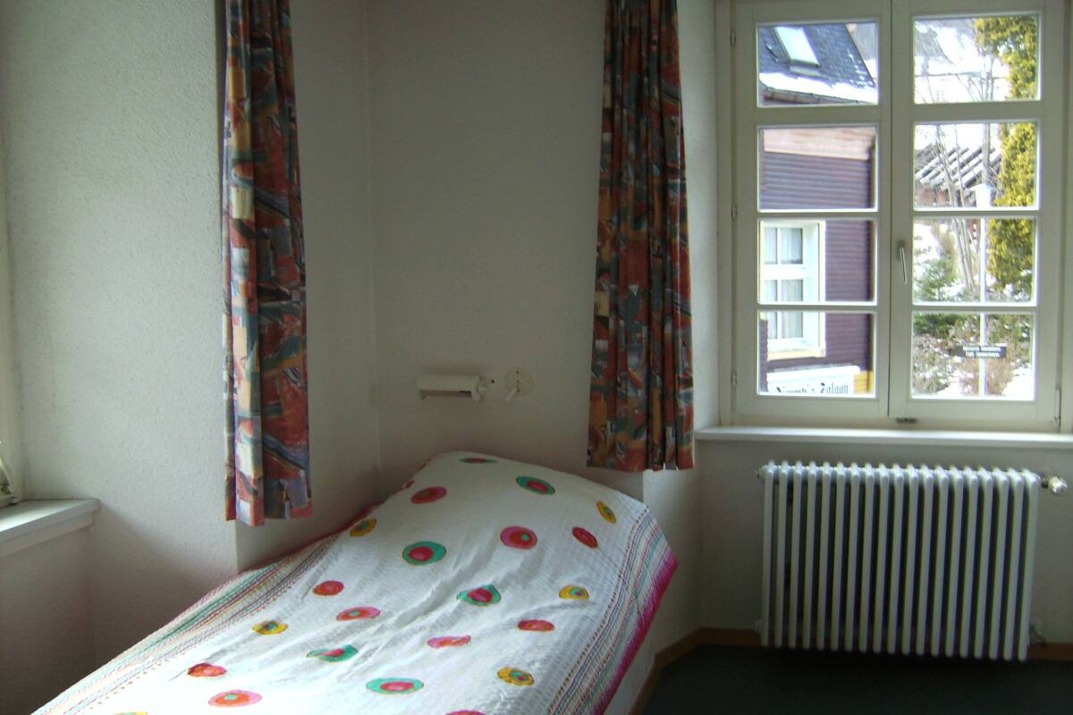 Standard Twin Room | Cribs (surcharge), WiFi (free), bed sheets