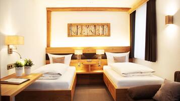 Twin Room | In-room safe, desk, blackout drapes, soundproofing