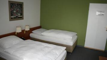 Standard Twin Room, 2 Single Beds | Premium bedding, in-room safe, desk, soundproofing