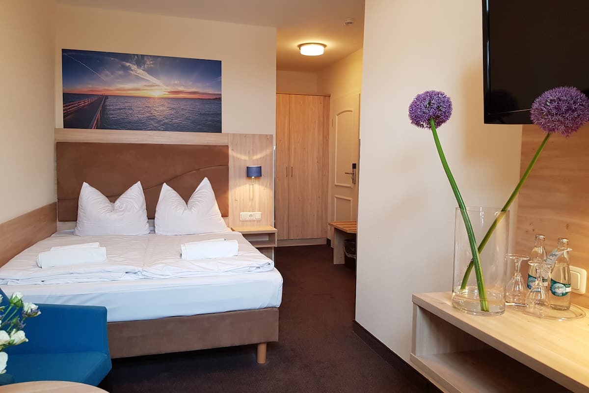 Basic Double Room | In-room safe, soundproofing, cribs (surcharge), WiFi (free)