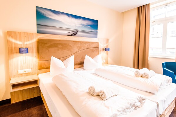 Double Room | In-room safe, soundproofing, cots/infant beds, free WiFi