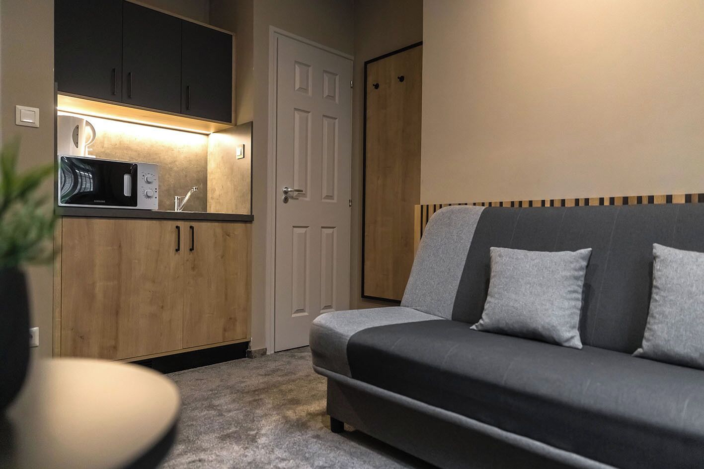 Family Room | Minibar, in-room safe, desk, laptop workspace