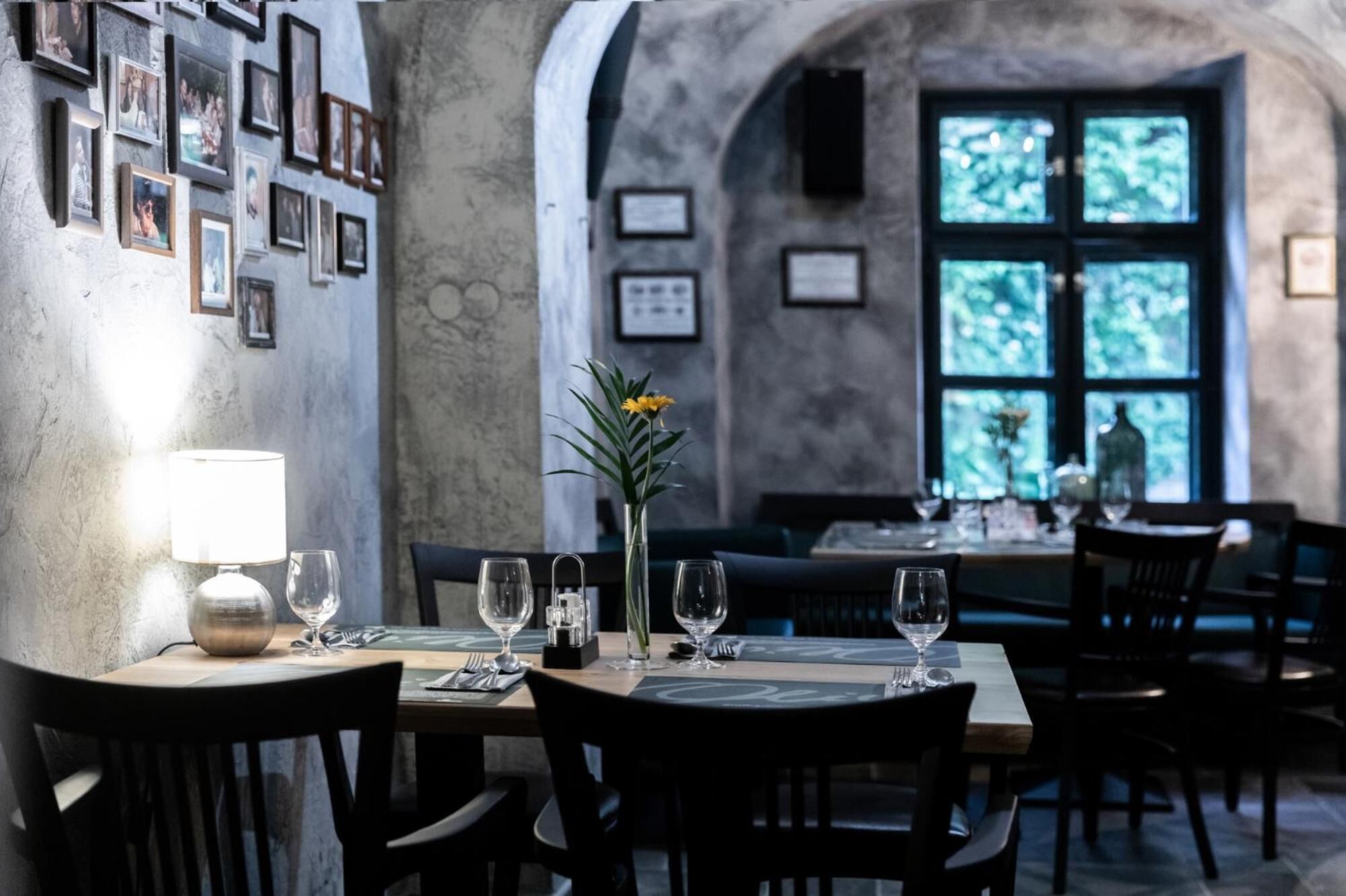 Ofereix vistes al jardí i s&#x27;hi serveixen dinars i sopars