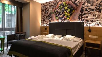 Habitación Deluxe doble, vistas al jardín | 1 dormitorio, minibar, caja fuerte y escritorio