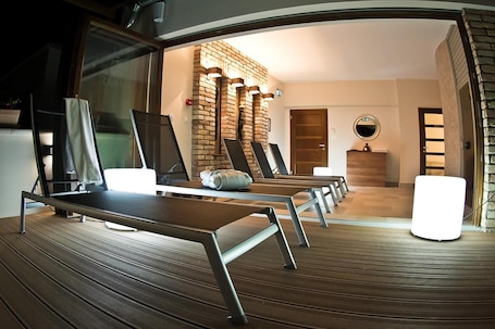 Un sauna, una bañera de hidromasaje. Oliva Hotel