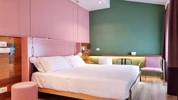 Camera Deluxe, 1 letto queen | Biancheria da letto di alta qualità, minibar, una cassaforte in camera