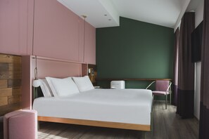 Deluxe Room, 1 Queen Bed, Accessible, City View | Premium bedding, minibar, in-room safe, soundproofing - Al Ponticello Room & Breakfast (Comacchio)