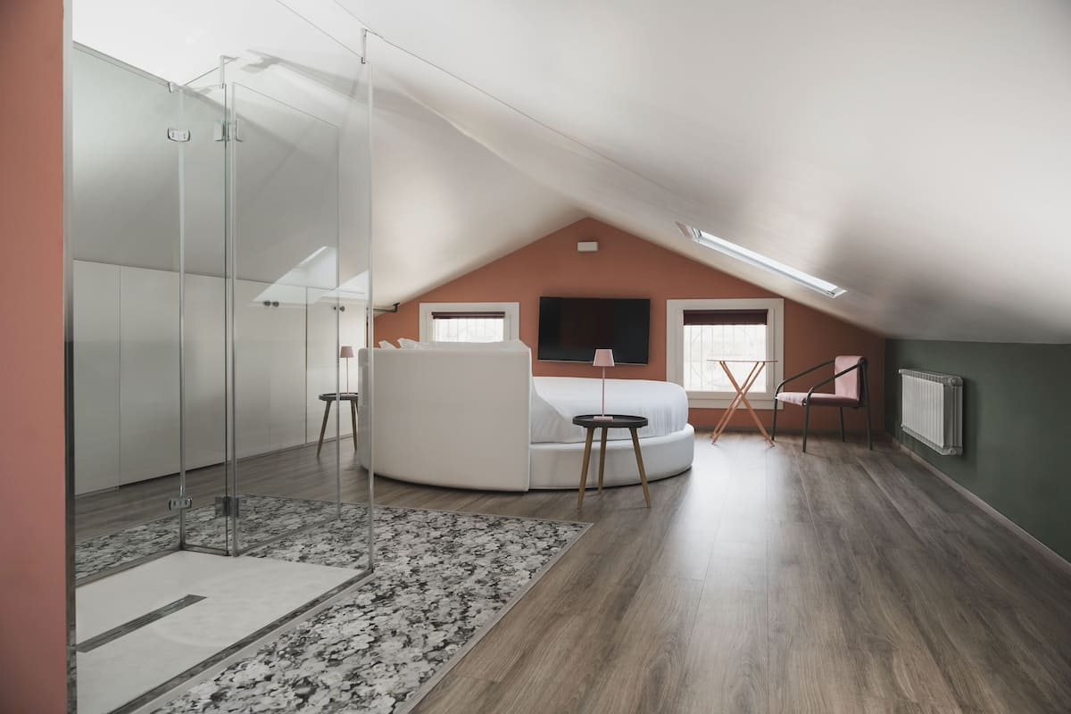 Design Loft, 1 King Bed, Non Smoking, Canal View | 1 bedroom, premium bedding, minibar, in-room safe