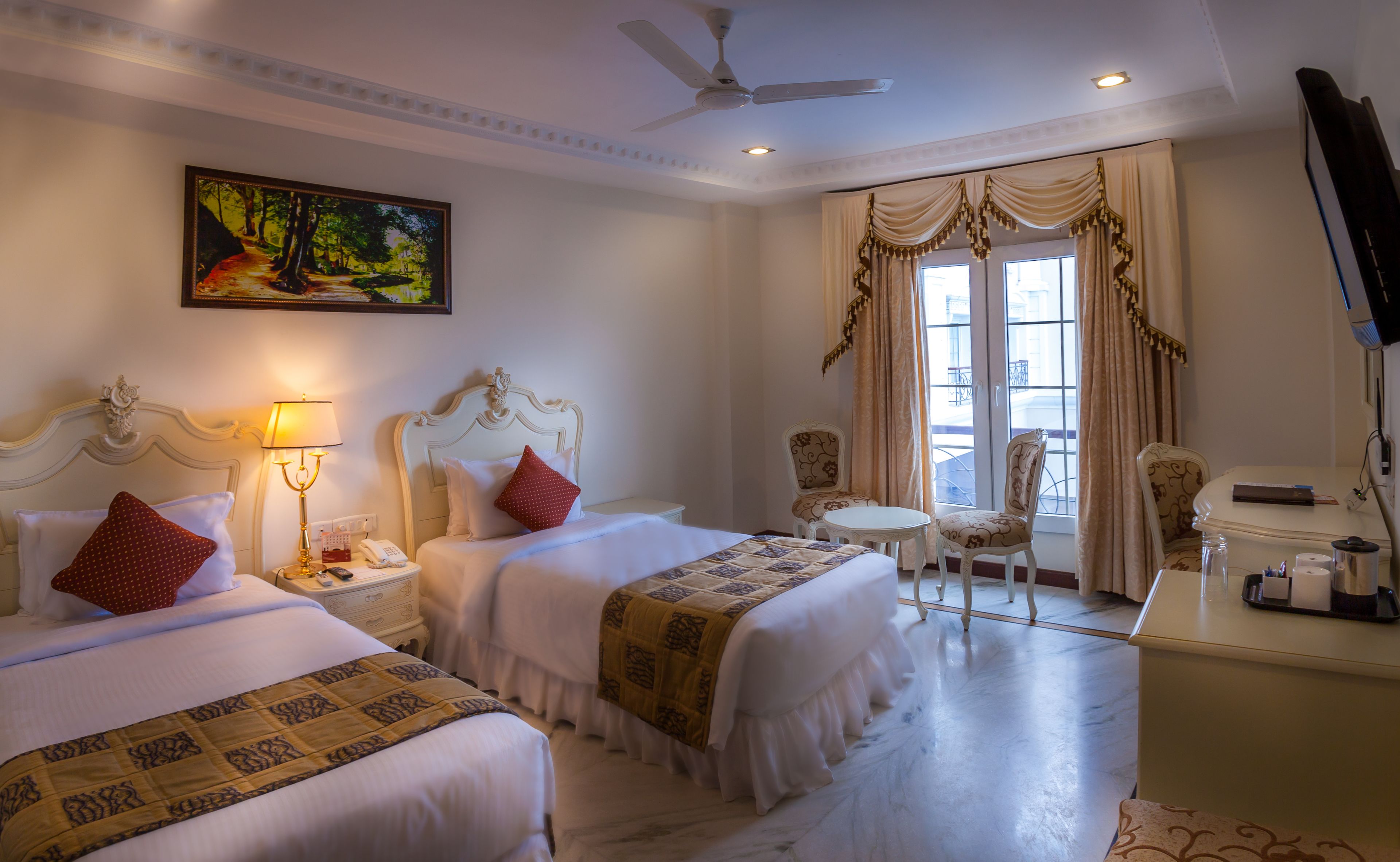 Junior Suite | 1 bedroom, premium bedding, minibar, in-room safe