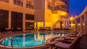 Outdoor pool - Hotel Le Royal Park (Puducherry)