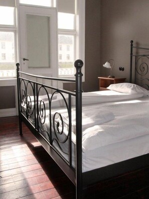 Chambre Double Deluxe, balcon, vue ville (Self Check-in) | Rideaux occultants, Wi-Fi gratuit, draps fournis