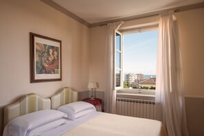Departamento, 3 habitaciones, vista al mar | Sábanas de algodón egipcio y ropa de cama de alta calidad 