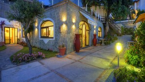 A stone building with arched windows and a sign that reads "INFORMATION BAR". - Panoramahotel by Imperamare (Forio)