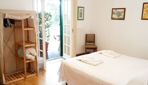 Classic Double Room, Private Bathroom (External) | Desk, cots/infant beds, rollaway beds, free WiFi - Giogaia Bed & Breakfast (Modica)