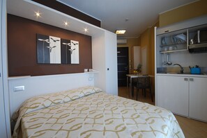 Premium bedding, in-room safe, desk, soundproofing - Kiara Residence (Giulianova)