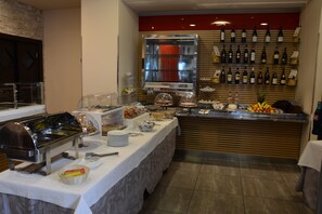 Daily buffet breakfast for a fee - Kiara Residence (Giulianova)