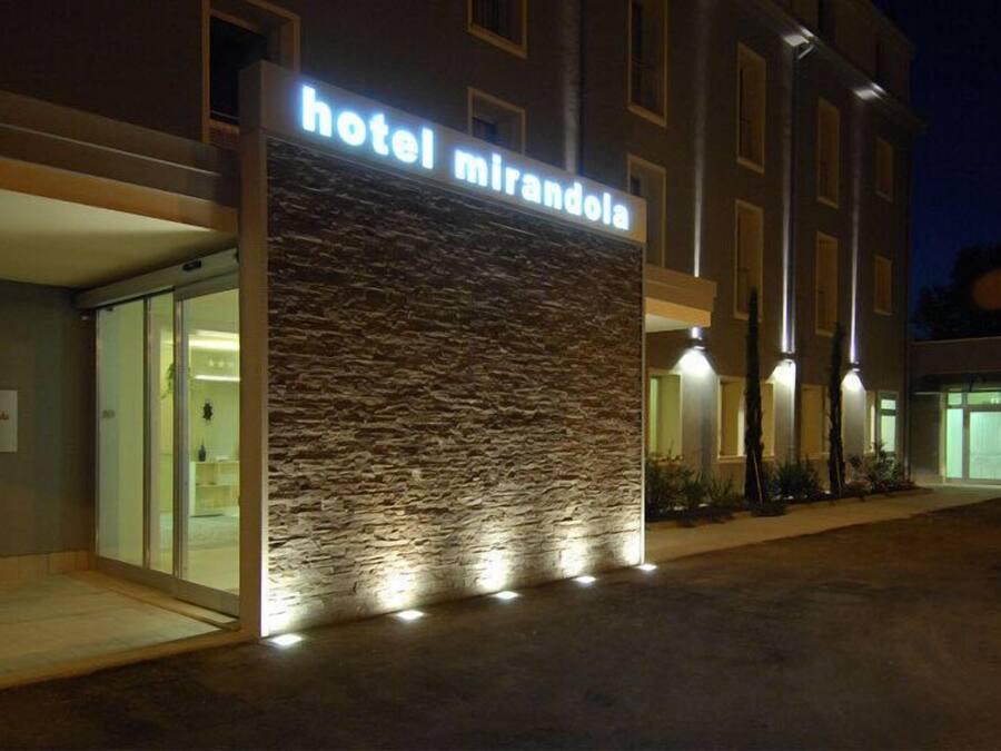 Depan hartanah - siang/malam