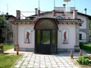 Entrada al alojamiento