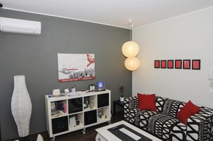 Una televisión de pantalla plana