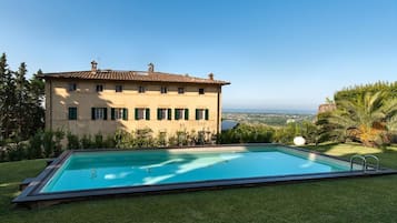 Piscina externa sazonal