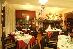 Breakfast, lunch and dinner served - Piccolo Hotel Tanamalia (Lizzano in Belvedere)