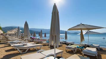 Private beach, sun-loungers, beach umbrellas, beach towels