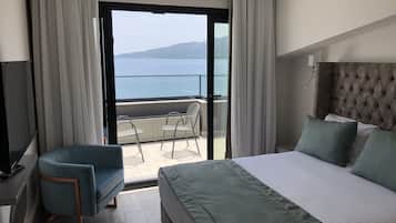 Luxury Suite, 1 Bedroom, Non Smoking, Sea View | Premium bedding, minibar, in-room safe, desk