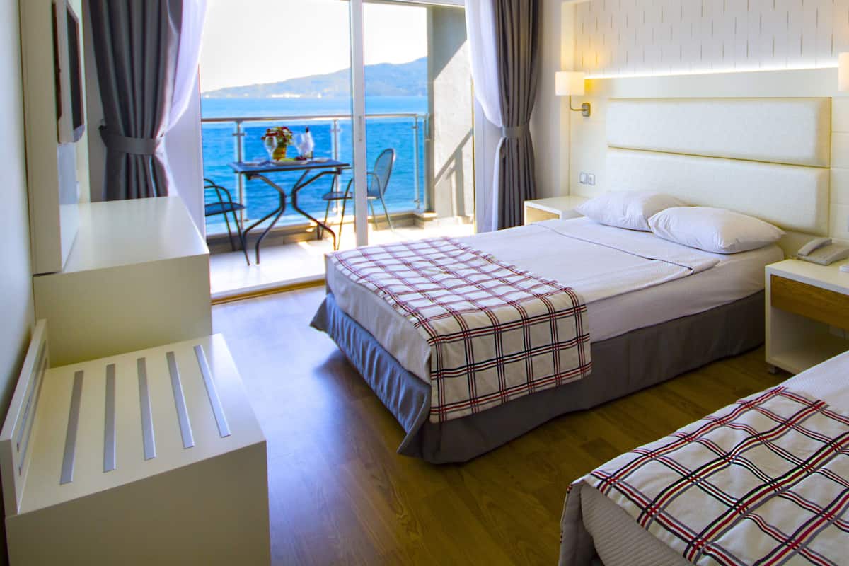Direct Sea View Room | 1 yatak odası, kaliteli yatak takımı, minibar, odada kasa