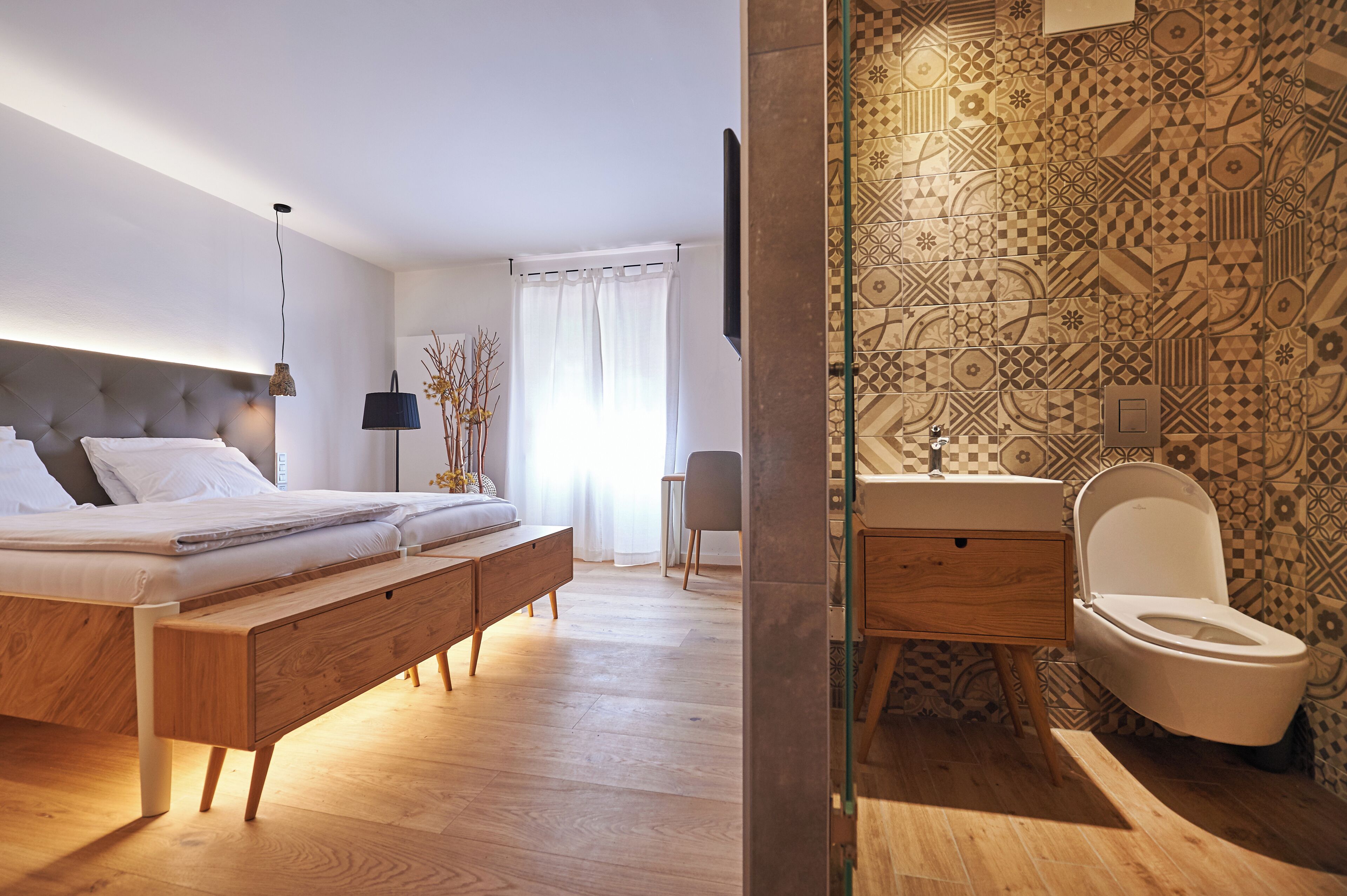 Premium Double or Twin Room | Minibar, in-room safe, desk, bed sheets