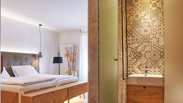 Minibar, in-room safe, desk, bed sheets