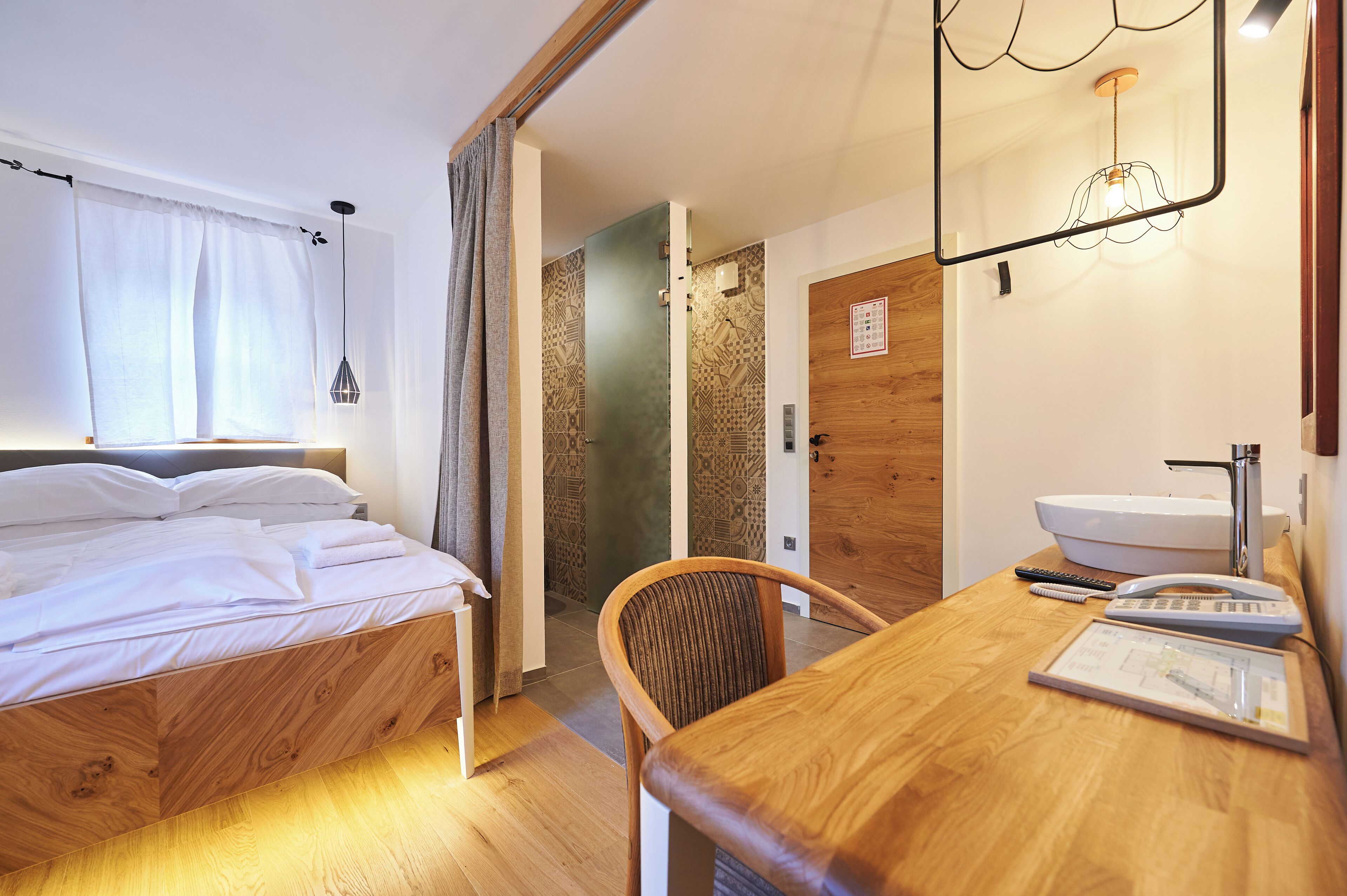 シングルルーム | ミニバー、セーフティボックス (室内)、デスク、ベッドシーツ