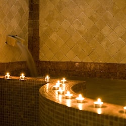 Indoor spa tub