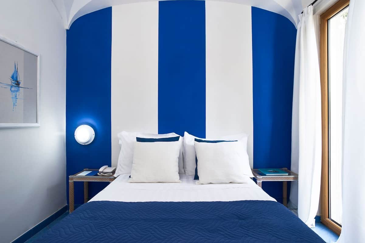 minibar, in-room safe, desk, free wifi