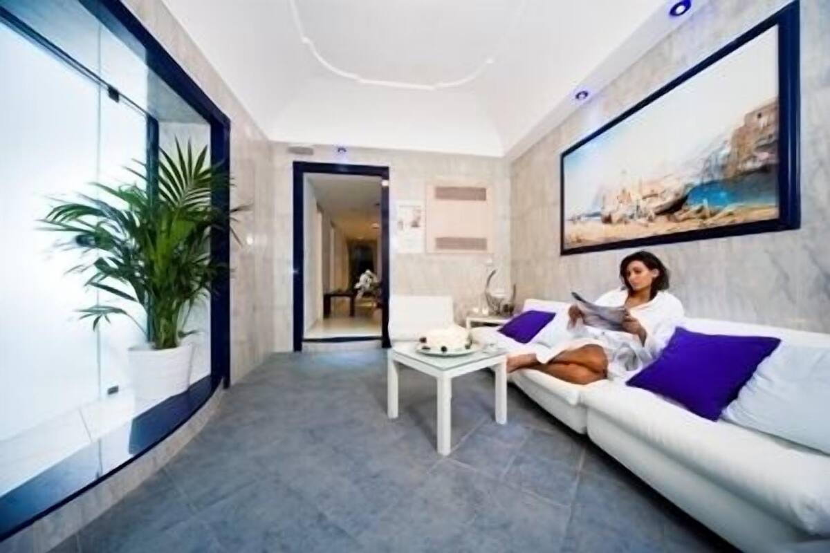 hot tub, hot springs/mineral springs, turkish bath/hammam